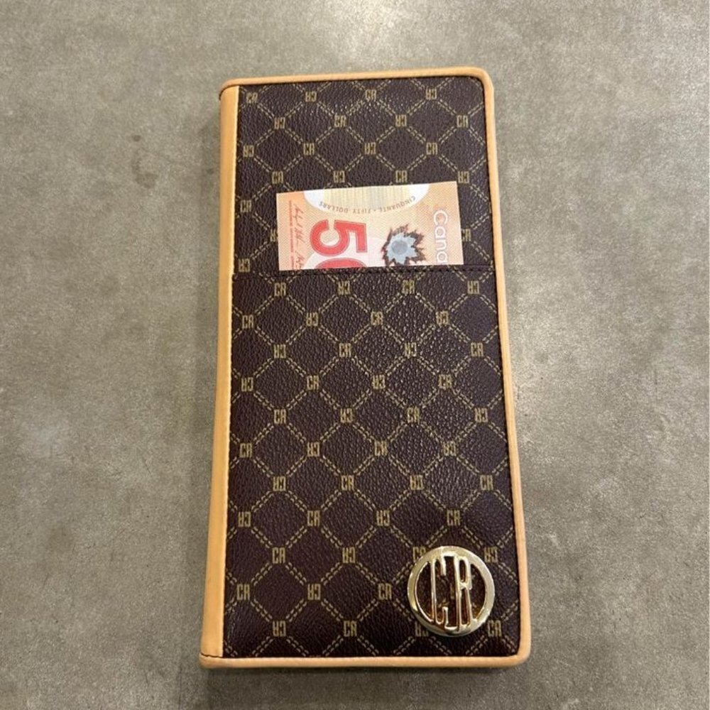 Travel wallet. Club Rochelier multi compartment. Classic CR logo. (Cash not incl